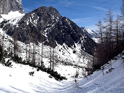 Der Ausblick zurück in die Rinne, dahinter das Raucheck