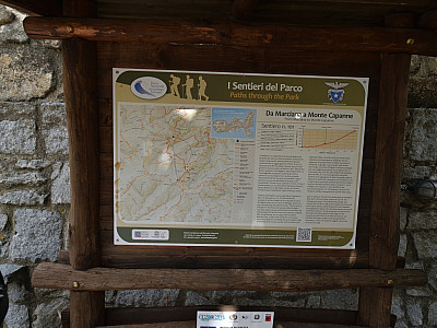 Auch am Ortseingang befindet sich eine Karte