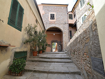 Wir betreten Marciana und ...