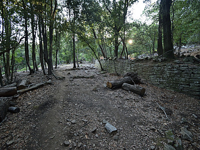 Bald zieht sich der Weg flach nach Osten