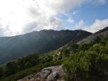 Über den Le Calanche links von uns ziehen immer wieder Wolken