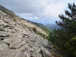 Nahezu eben wandern wir nach Norden über die steinigen Hänge des Monte Capanne