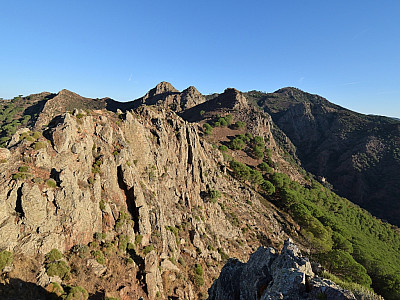 Der Ausblick nach Süden auf den Monte Castello und den Cima del Monte