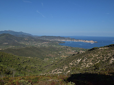 Im Nordwesten die Inselhauptstadt Portoferraio