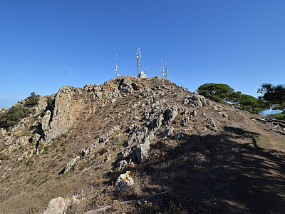 Wir bleiben wieder rechts und marschieren weiter auf den Gipfel zu