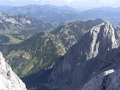 Unten das Stripsenjochhaus