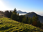 Am grasigen und geräumigen Gipfel