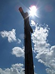 ...stehen am Gipfelkreuz des Faistenauer Schafbergs