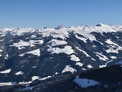 Recht markant sticht der Große Rettenstein aus dem Panorama