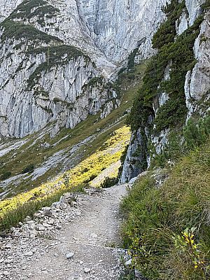Am Fuße des Totenkirchls...