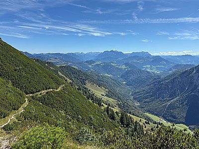 Blick zu den Loferer und Leoganger Steinbergen...