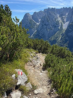 Vom Tristecken geht es wieder einige Meter bergab
