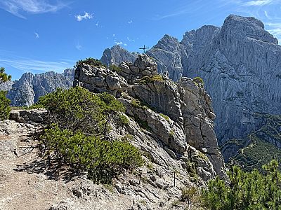 Wir halten uns vorm Hundskopf schräg rechts...
