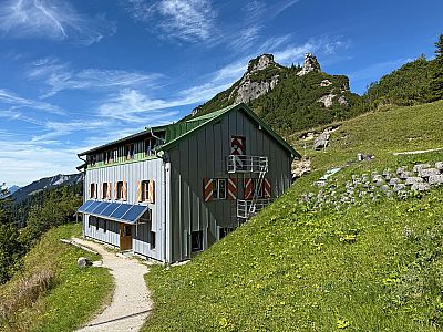 Im Hintergrund zeigt sich der Stripsenkopf