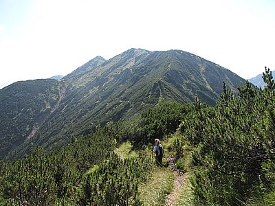 Zuerst geht es wieder bergab...