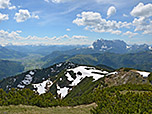 Im Hintergrund zeigen sich die Zillertaler Alpen
