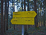 An der Kreuzung gehen wir geradeaus weiter