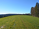 Über den breiten Rücken wandern wir auf das Gehöft Neustadl zu