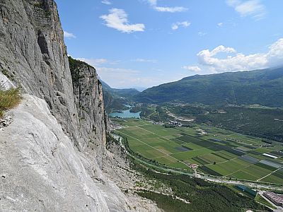 Immer wieder genießen wir den Blick in das nördliche Sarcatal