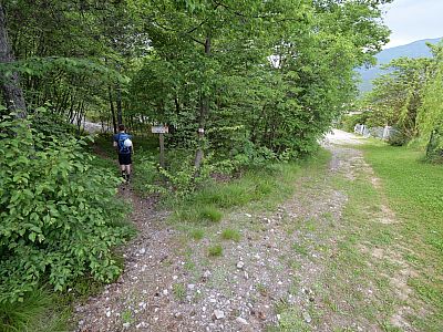 Hier zweigen wir nach links ab ...