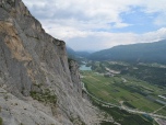 Der Blick an der Ostwand vorbei zum Lago di Toblino