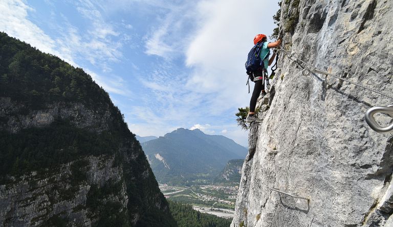 Ferrata della Memoria (790 m), ein Gedächtnis-Steig zur Vajont-Staumauer bei Longarone 