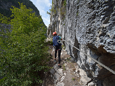 Wieder geht es über ein Band ein Stück nach Westen