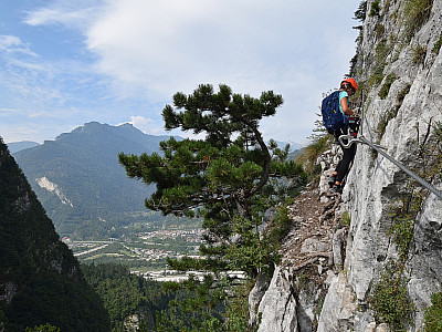 Noch einmal geht es über ein Band nach Westen