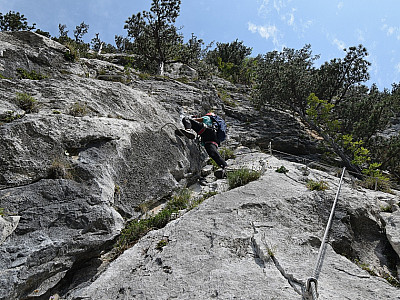 ... aber dank der künstlichen Tritte einfach zu machen.