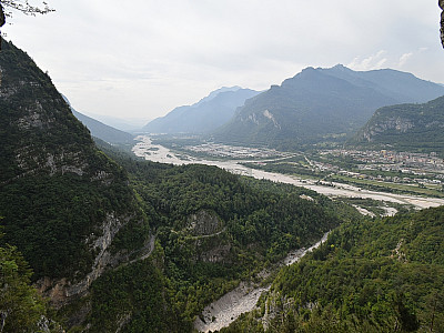 Der Blick an Longarone vorbei nach Süden