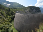 Die Staumauer hat die Katastrophe nahezu unbeschädigt überstanden