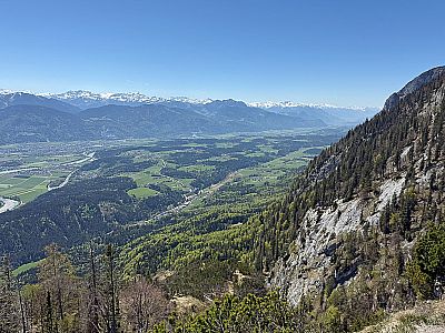 Blick übers Inntal zu den Tuxer Alpen...