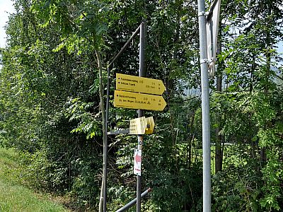 Von Fuschl am See folgen wir nach Westen dem Wegweiser zum Weg 40