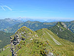 Blick über den weiteren Kammverlauf zum Schneibenstein