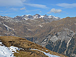 Blick zu den stolzen Stubaiern von Sonklarspitze und Wildem Freiger