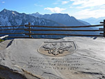 Steinplatte auf der Hüttenterrasse