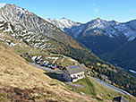 ...geht es hinunter zum Gasthaus Enzian