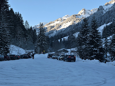 Der Parkplatz an der Mautstelle  südlich von Aschau