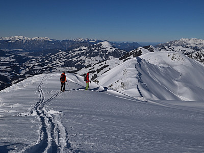 In der Bildmitte die Hohe Salve