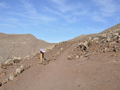 Die Fahrstraße endet kurz vor dem Gipfel