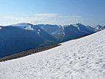 In der Bildmitte zeigt sich der Ausläufer des Hellstugubrean-Gletschers