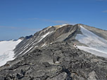 Blick von der Svellnose zum Keilhaus topp und zum Galdhøpiggen