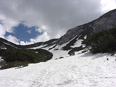...geht's in ein Kar hinein