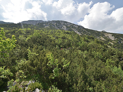 Die Hangkante liegt noch ein gutes Stück über uns