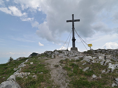 Ein letzter Blick zum Gipfelkreuz ...