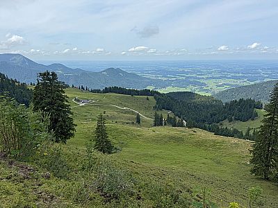 Unter uns zeigt sich die Gorialm