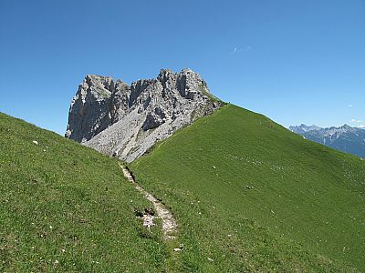 ...bis zum grasigen Verbindungskamm
