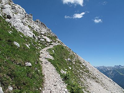 ...werden an ihrer rechten Seite gequert
