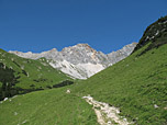Von der Alm geht es in das Scharnitztal hinein