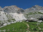 Vor uns Oberreintalspitze und Scharnitzspitze